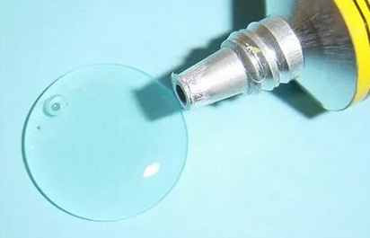 How Glass Bubbles Improve Adhesive Formulations